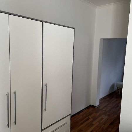 Schone Kleine Wohnung Mit Terrasse Nahe Centro Oberhausen  Exterior foto